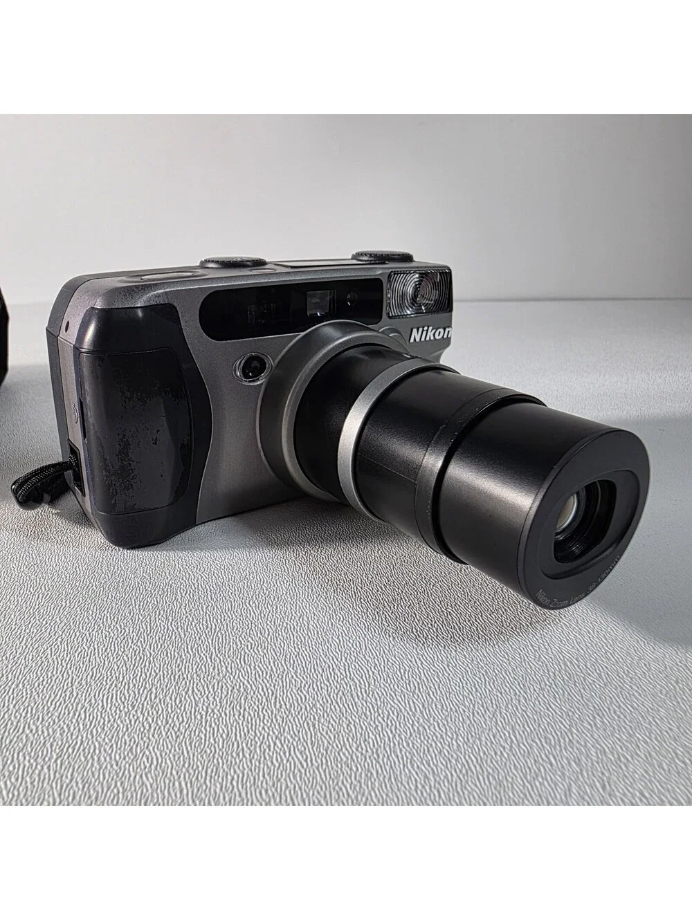 Nikon Zoom 800 AF Point & Shoot 35mm Film Camera w/ 38-130mm lens & Case